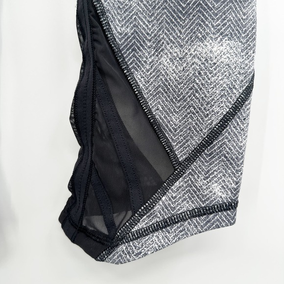 Lululemon Essential Rhythm Crop (Full-On Luxtreme) in White Black Size 8 - Picture 6 of 11